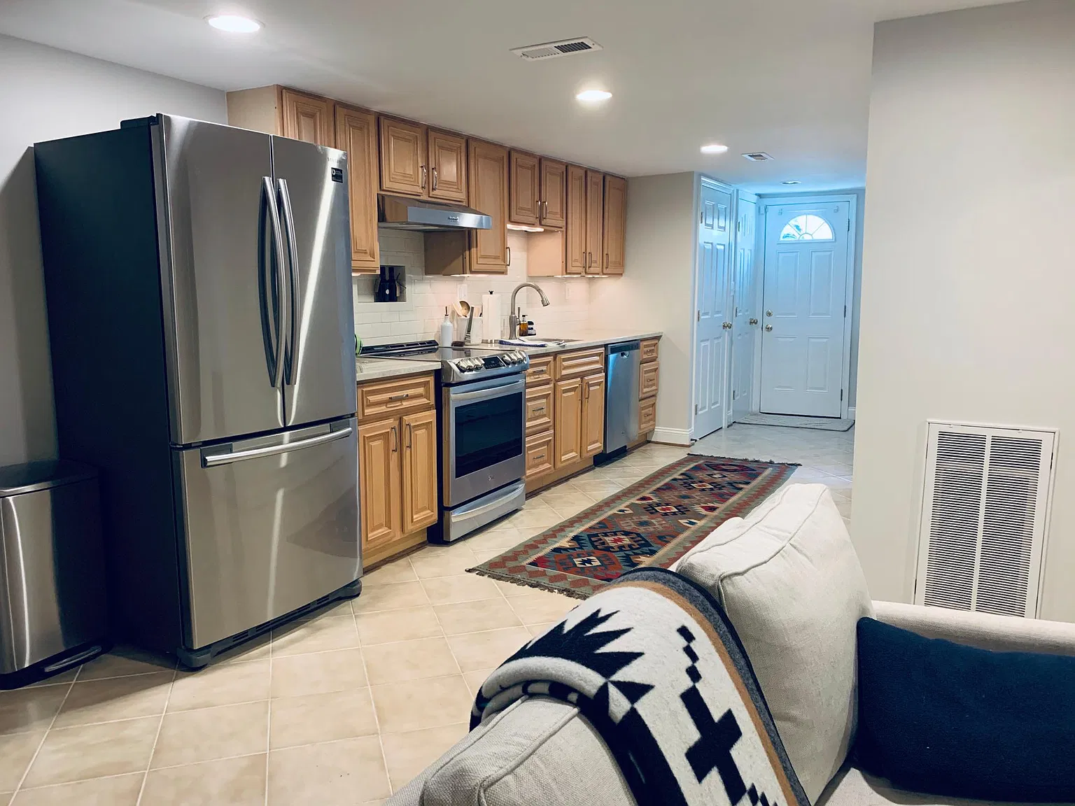 1 bed, 1000 sqft, $2,100 — Photo 3