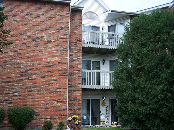 4408 W Shamrock Ln APT 2C, McHenry, IL 60050