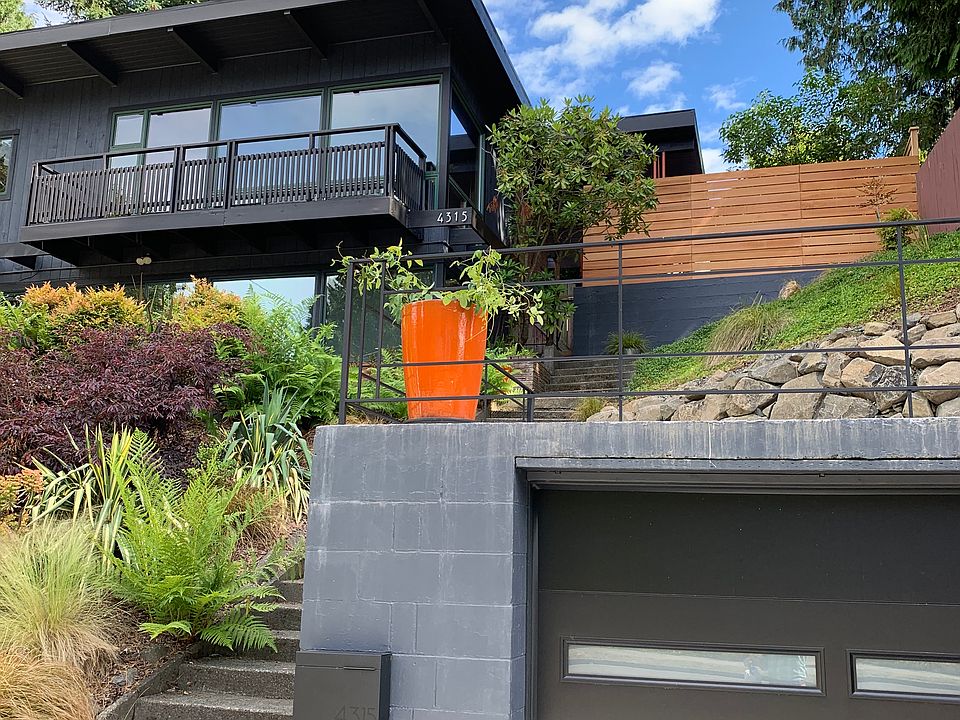 2nd image of 4315 SW Brace Point Dr