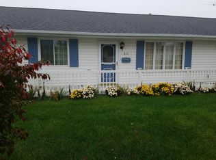 812 Oak St, Laurel, NE 68745
