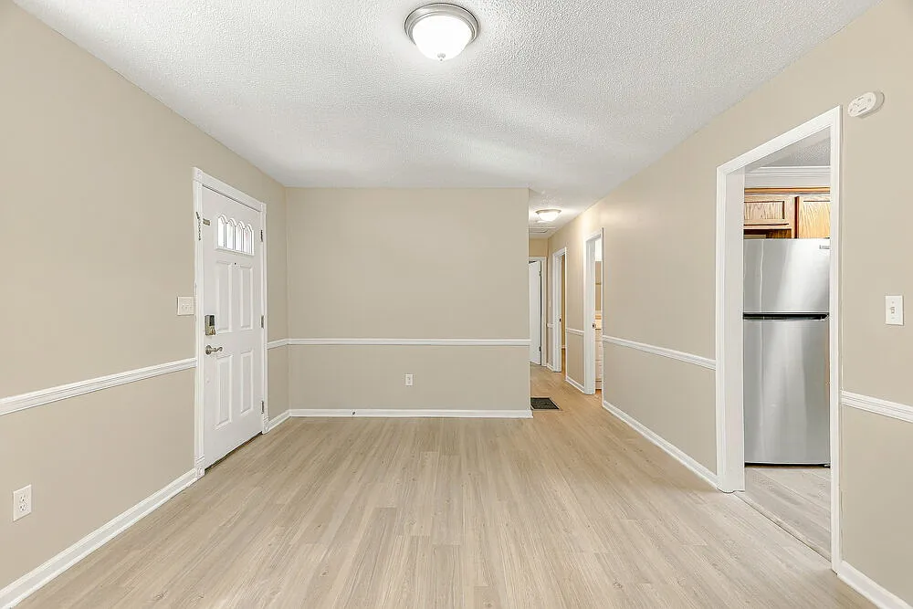 3 bed, 2.0 bath, 1078 sqft, $1,360 — Photo 4