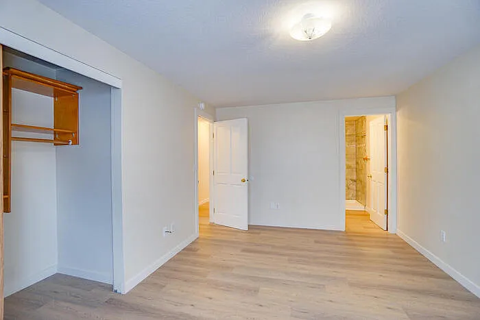17205 NE 5th St — Photo 25