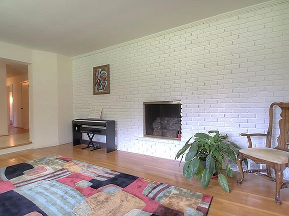5th image of 779 Cindy Blair Way