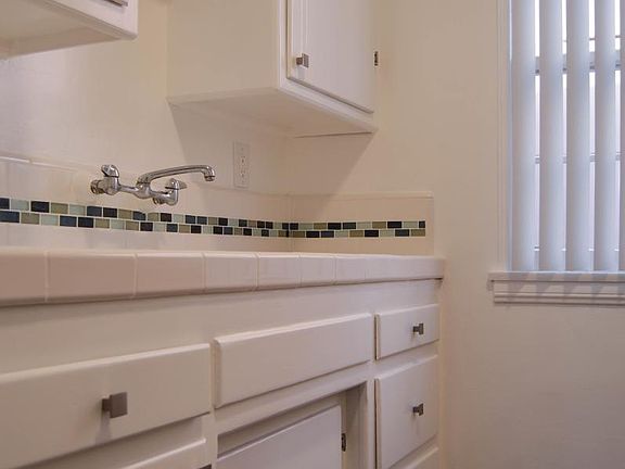 5th image of 909 Montana Ave APT 3