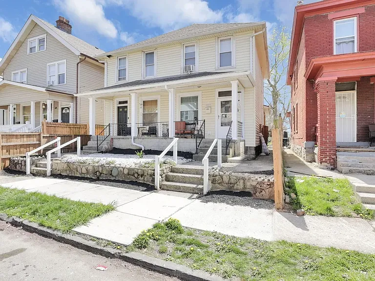 287 E Woodrow Ave — Photo 1
