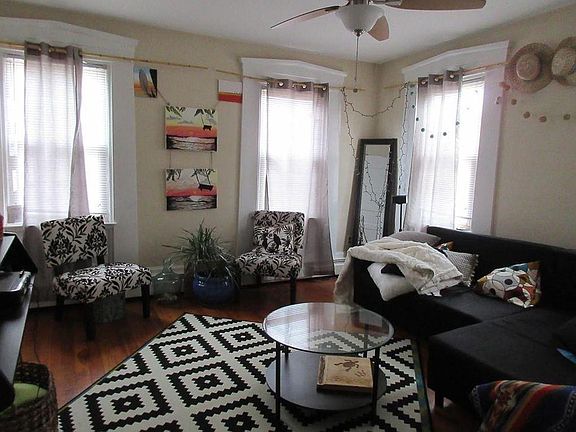 2nd image of 46 Wallis St #2