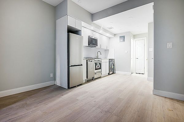 1st image of 313 E 61st St APT 3A