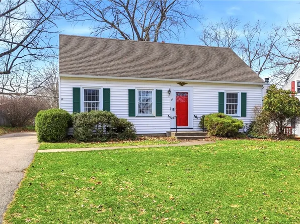 37 Oakmount Dr, Rochester, NY 14617