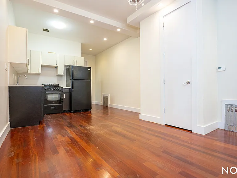 757 Hart St #3R — Photo 2