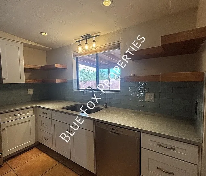 729 N Alamo Ave — Photo 4