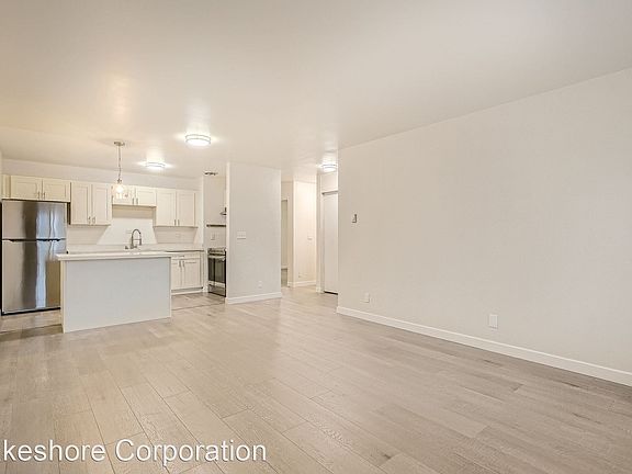 3rd image of 109 25th Ave E #203