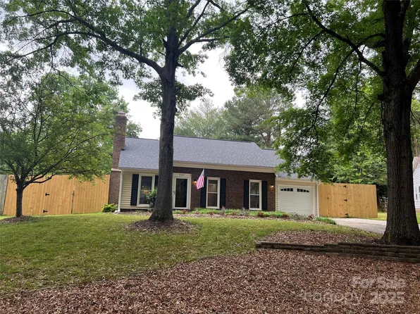 9207 Branson Ct, Charlotte, NC 28210