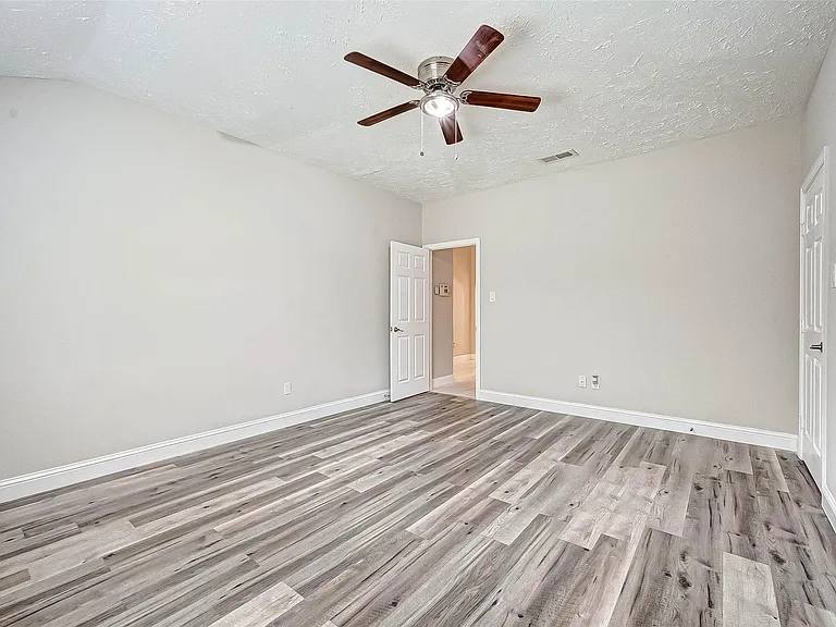 6802 Glenray Dr — Photo 25