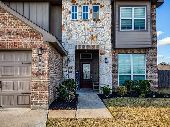 3rd image of 2004 Vineyard Pass