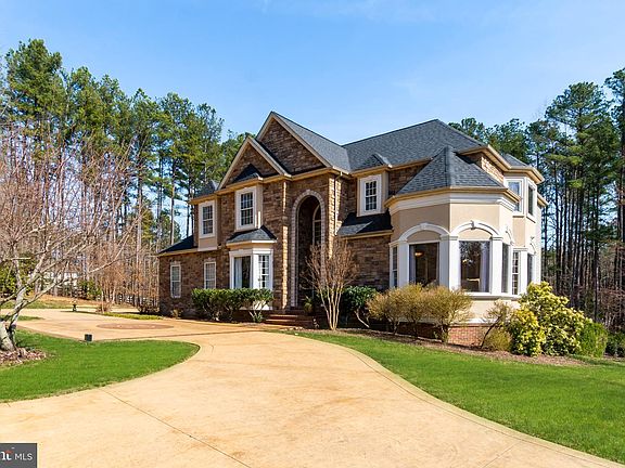 3rd image of 5 Mosby Ln