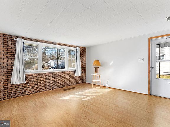 4th image of 510 New Jersey Ave NE