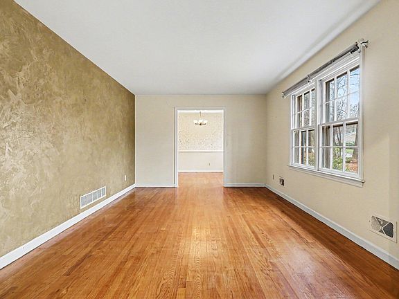 2nd image of 4919 Grinnell Dr