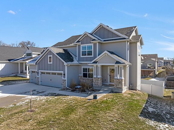 2nd image of 931 Pelican Dr
