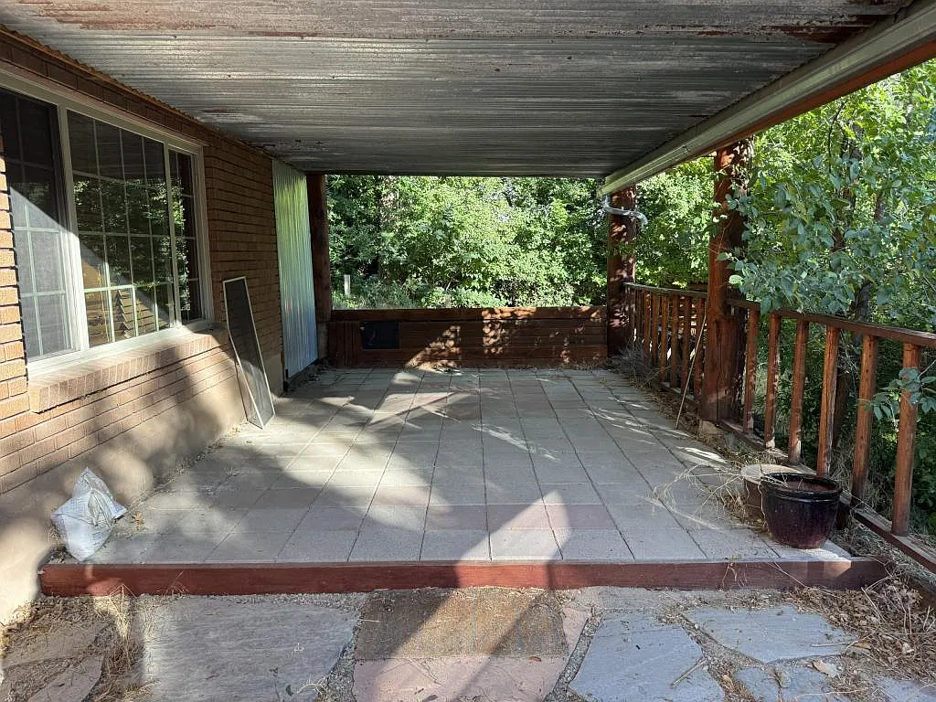 525 W Elberta Dr — Photo 2
