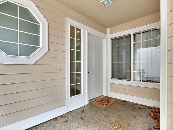 2nd image of 1121 Wallingford Ct NE