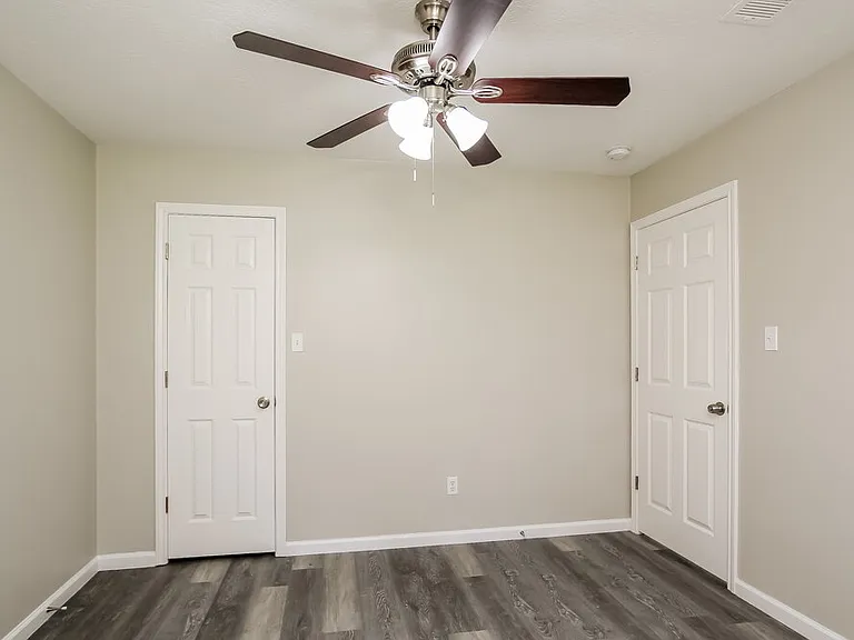 1528 Glen Oaks Dr — Photo 14