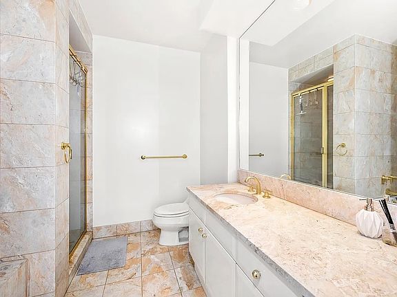 5th image of 200 Riverside Blvd APT 18I