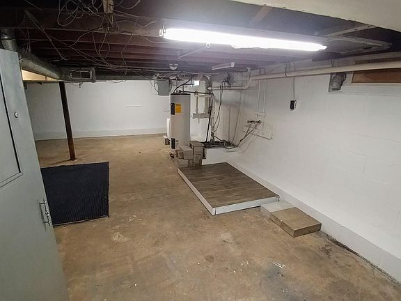 5th image of 2404 N Northwood Ave