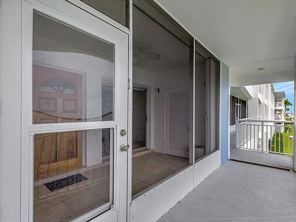 5th image of 100 Shore Ct APT 212