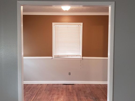 4th image of 965 Louise Cir