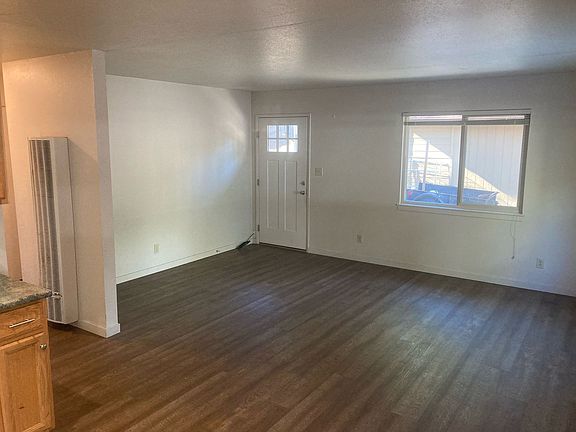 4th image of 568 James Ave #A