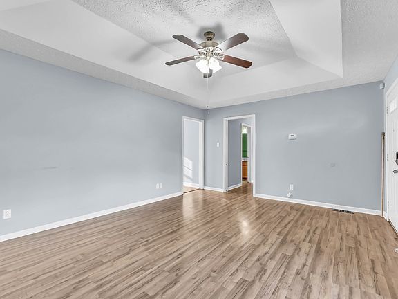 4th image of 2660 Holt Ln