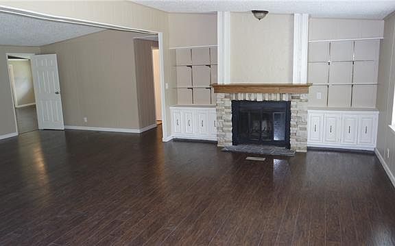 3rd image of 912 Shady Bend Dr