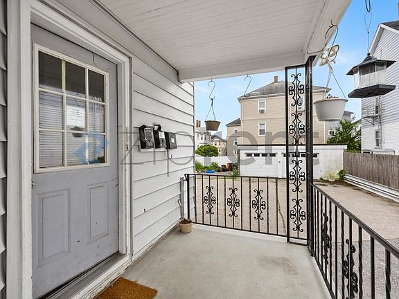 3rd image of 544 Plymouth Ave #3