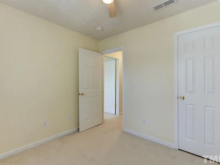 100 Parklane Dr — Photo 10