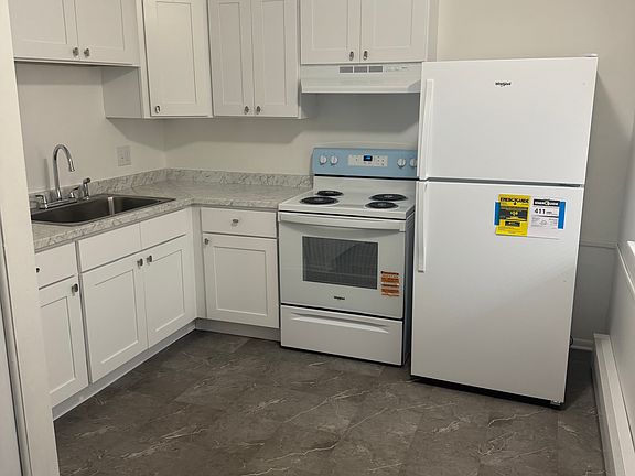 2nd image of 425 Elder St APT 3