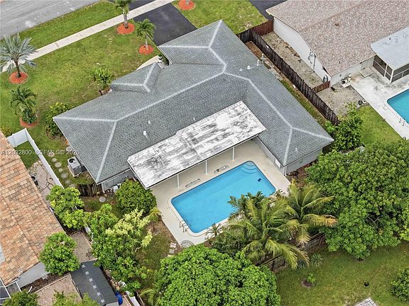 4th image of 7421 NW 14th St
