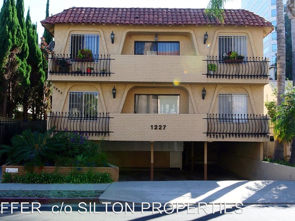1st image of 1227 Wellesley Ave APT 7