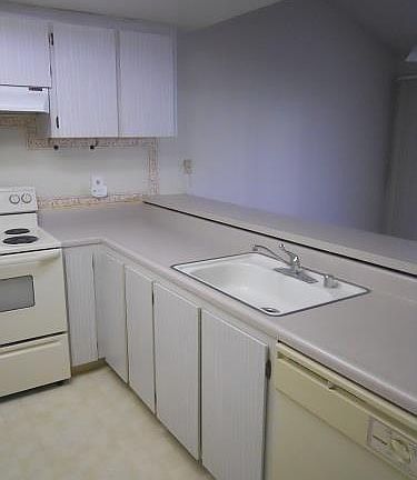 3rd image of 20289 Northwest Sq