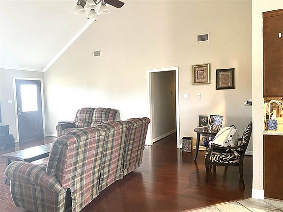 5th image of 1048 Idylwood St
