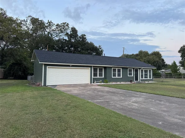 515 Mockingbird Ln, Wharton, TX 77488