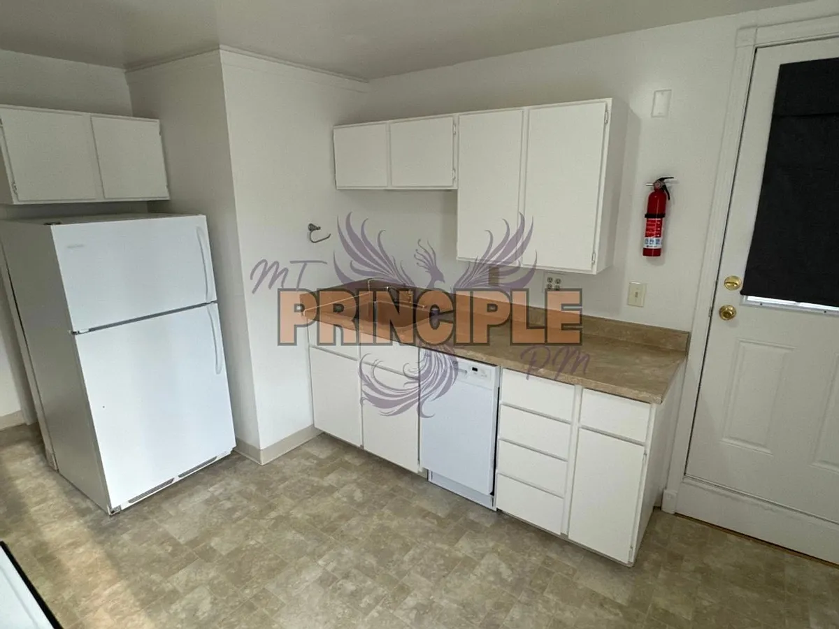Building Photo - 218 E 3rd St #2D