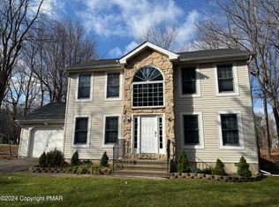 911 Clearview Dr, Long Pond, PA 18334