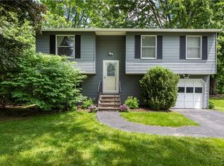 205 Ripplebrook Ln, Minoa, NY 13116