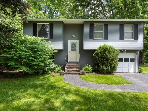 205 Ripplebrook Ln, Minoa, NY 13116