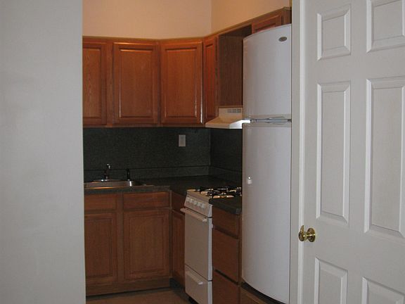 5th image of 634 N 6th St