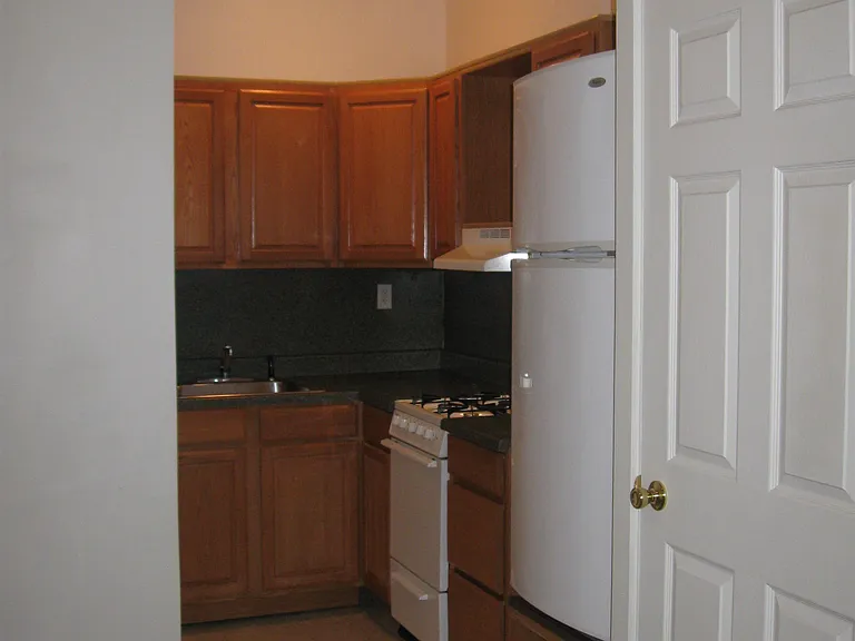 634 N 6th St — Photo 5