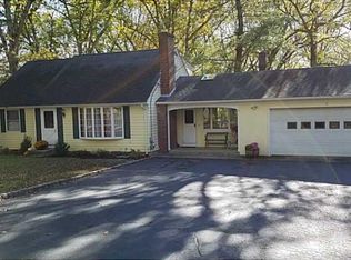41 Moswansicut Lake Dr, Scituate, RI 02857
