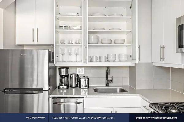 Rented by The Blueground | media 30