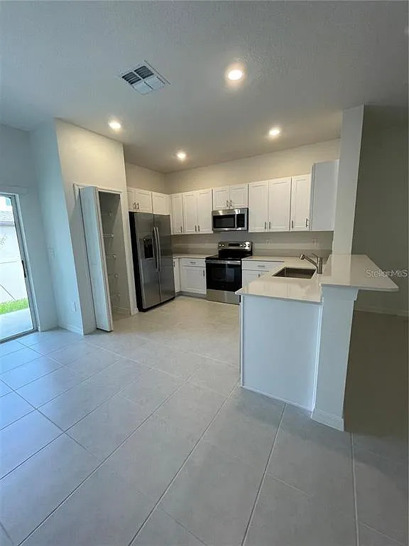 3 bed, 2.5 bath, 1634 sqft, $1,975 — Photo 3
