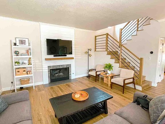 4th image of 2105 Felton Ln